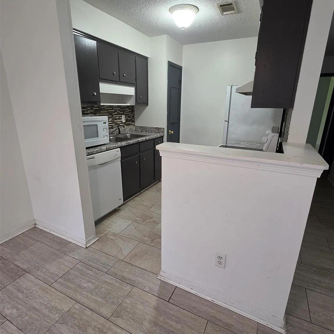 2 bed, 994 sqft, $1,300 — Photo 4