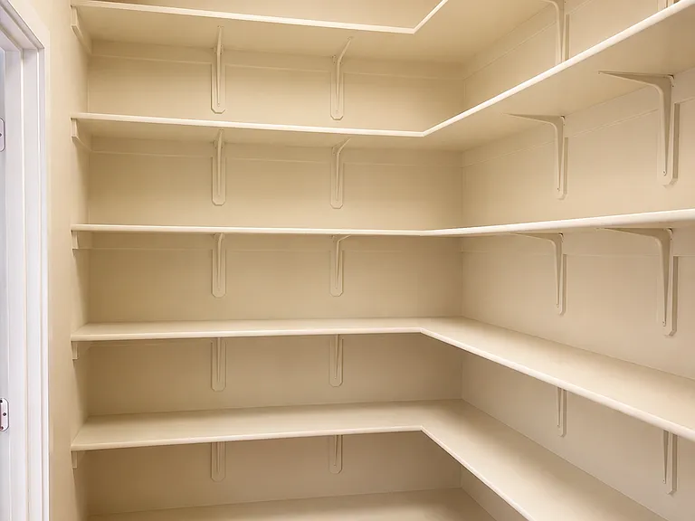 Walk-in Pantry
