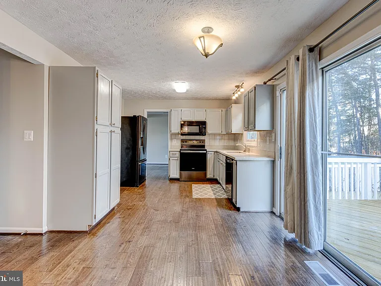 7925 Carriage Dr — Photo 13