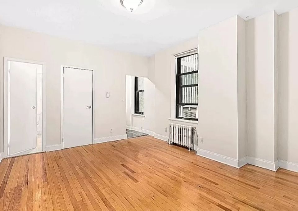 1st image of 150 W 47th St APT 4E