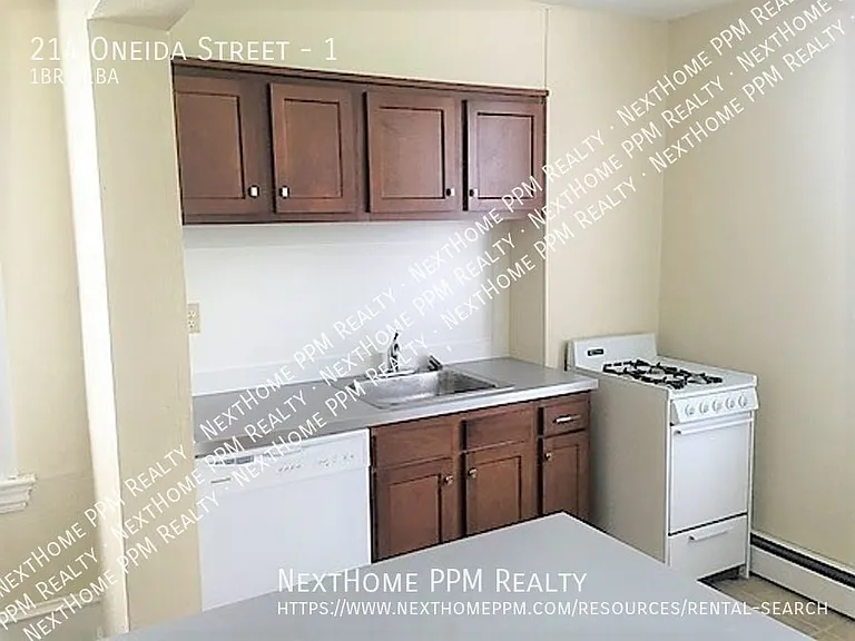 214 Oneida St #1 — Photo 6