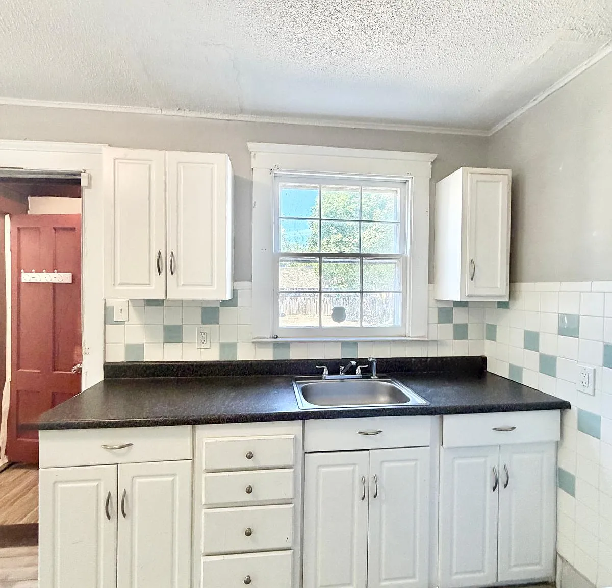 5 bed, 1750 sqft, $2,250 — Photo 2