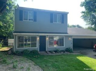 1410 Airway Dr, Waterford, MI 48327