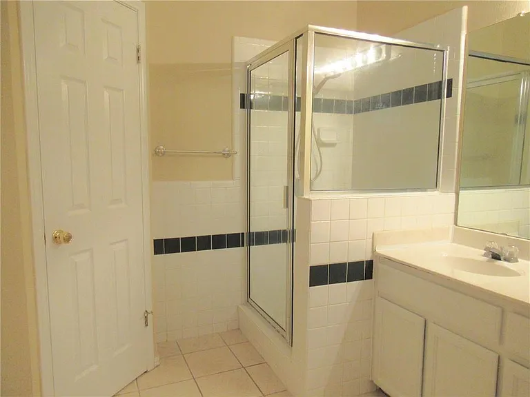 4723 Castleman Dr — Photo 15