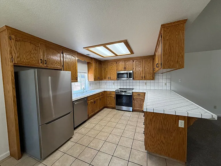 2136 Southgate Dr — Photo 13