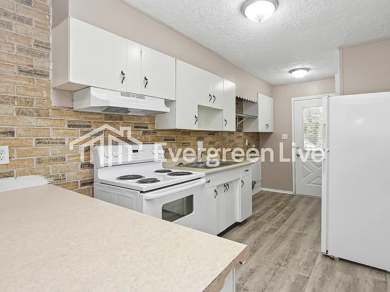 7350 Twin Beech Dr — Photo 6