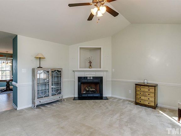 5th image of 40 Peach Ct