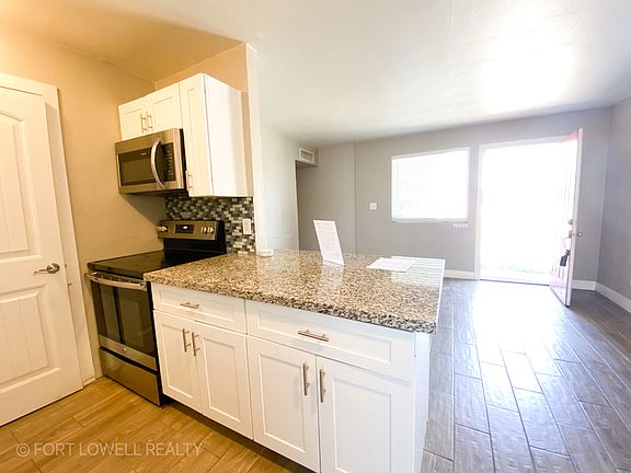 5th image of 2749 W Tuckey Ln #4