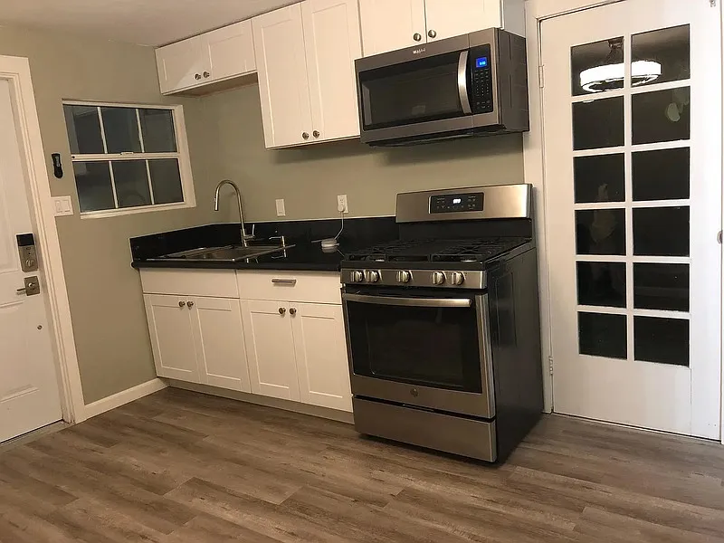Studio, 1.0 bath, 200 sqft, $1,750 — Photo 3
