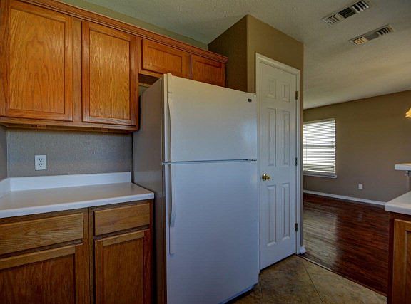 5th image of 105 Amelia Ct