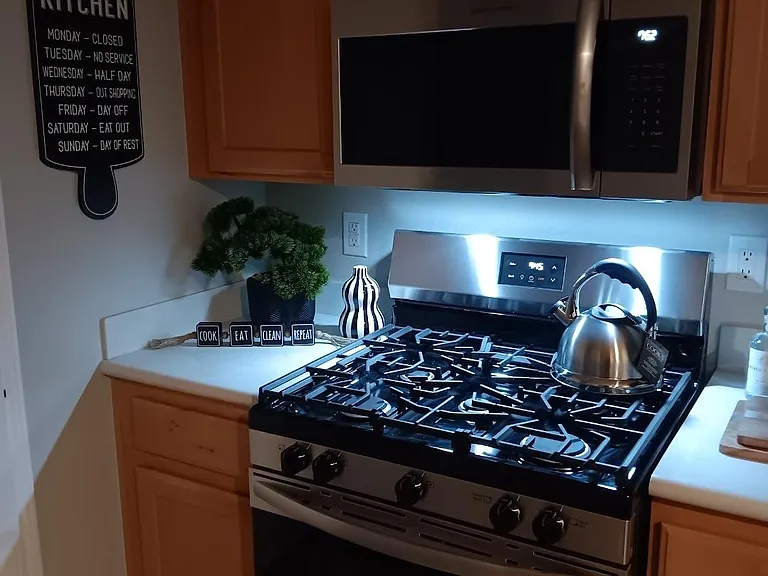 Full kitchen