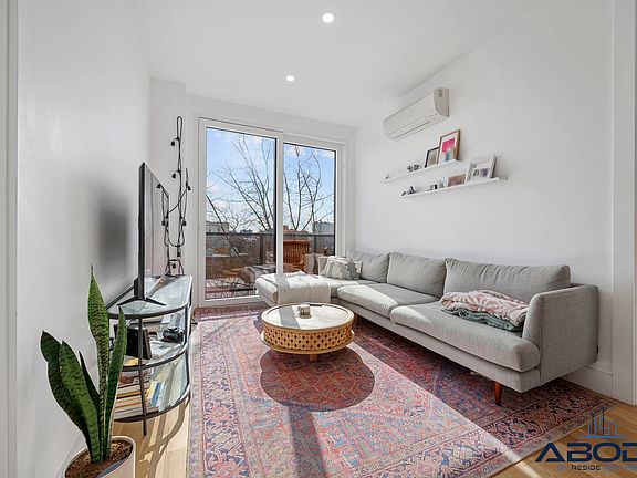 5th image of 161 Meserole Ave #7A