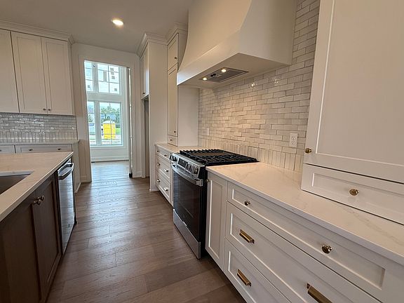 5th image of 3201 Rivington Dr