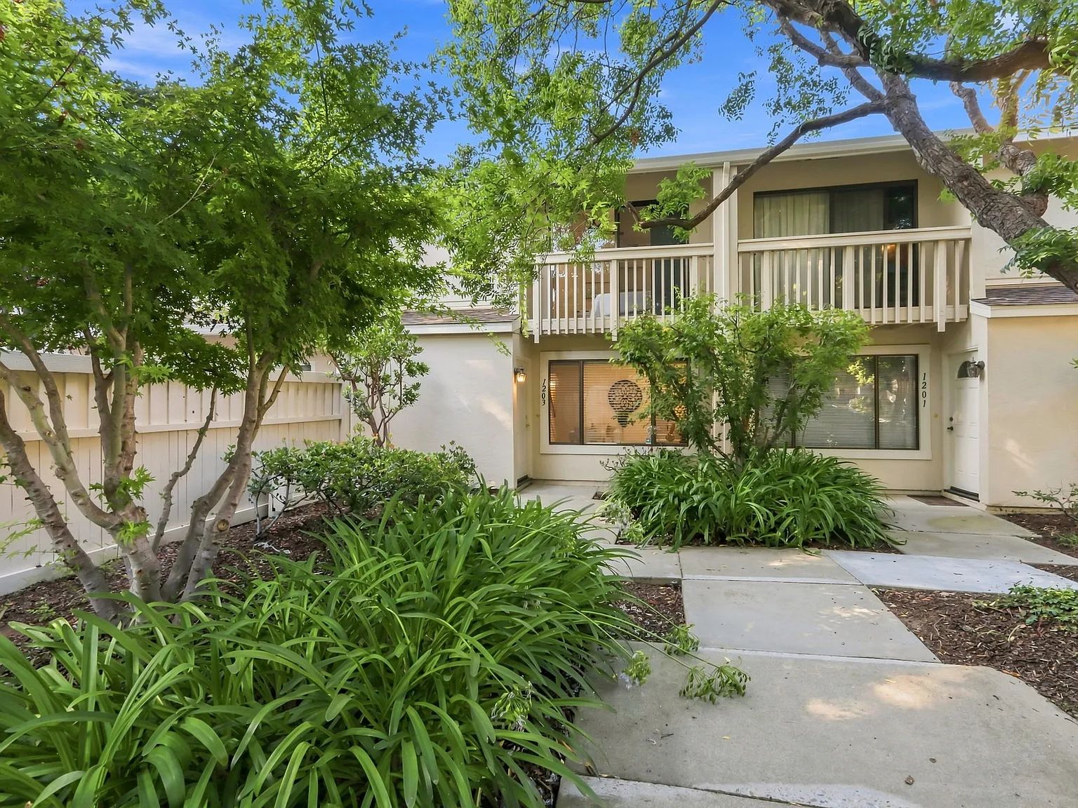 2 bed, 2.5 bath, 1300 sqft, $4,600 — Photo 4
