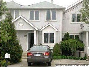 Quiet Oakwood Street, Close to All Transportation