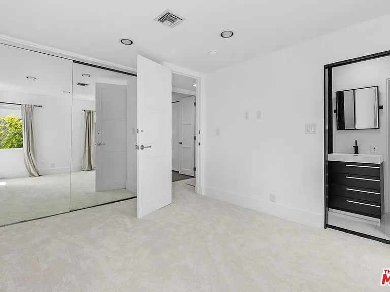 305 S Bedford Dr — Photo 18