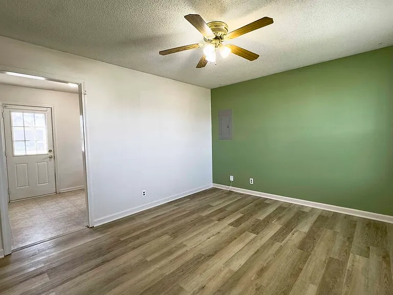 1028 Bush Ave — Photo 2