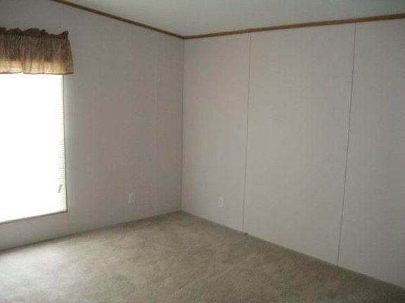 4th image of 732 Driftwood Ln