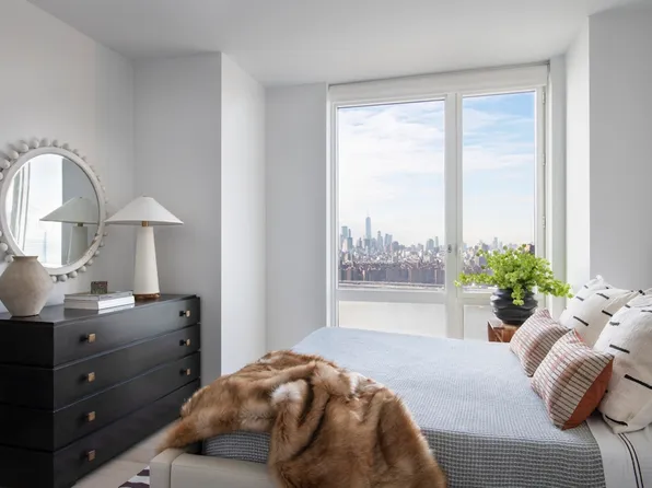 1-15 57th Avenue 4025 image 3 of 16