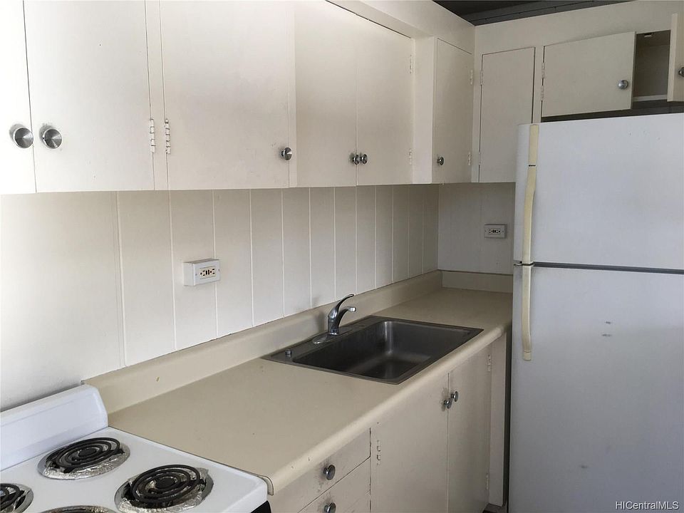 2nd image of 2319 Ala Wai Blvd APT 404
