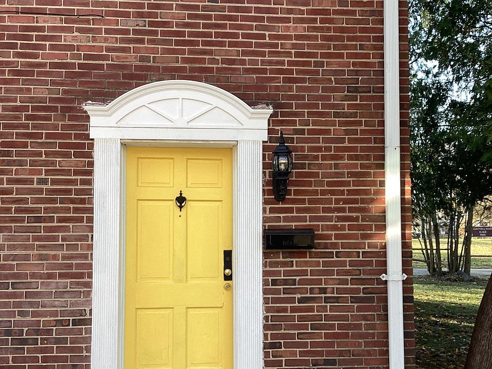 1st image of 735 Clarendon Pl