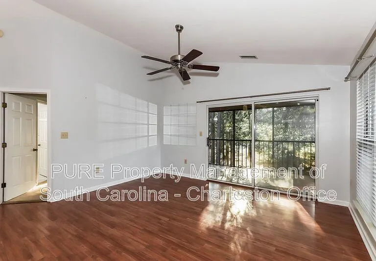 208 Pipers Ln #208 — Photo 5