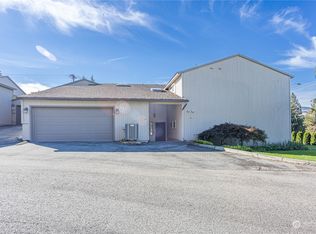 225 19th St NE APT 10, East Wenatchee, WA