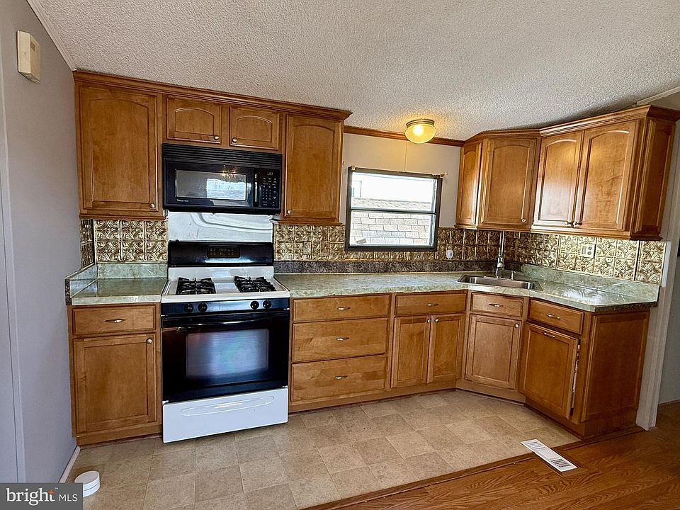 1st image of 35 Rockywood Ln