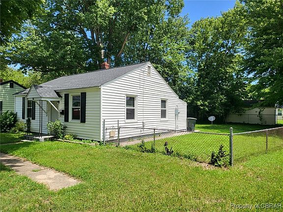 3rd image of 14 Crestwood Cir