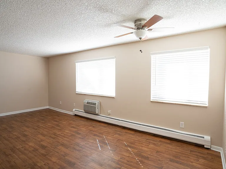 Prentice House Apartments — Photo 22