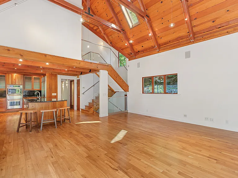 370 Marion Ave — Photo 3