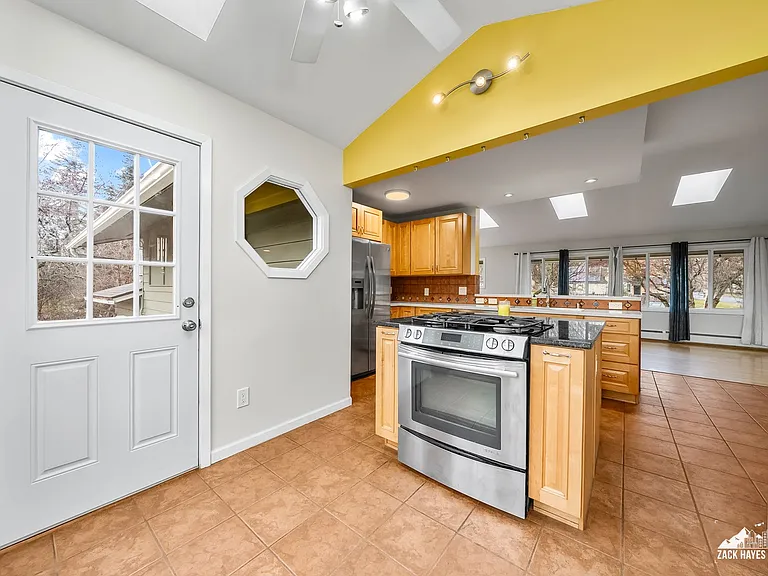 3868 Shannon Cir — Photo 8