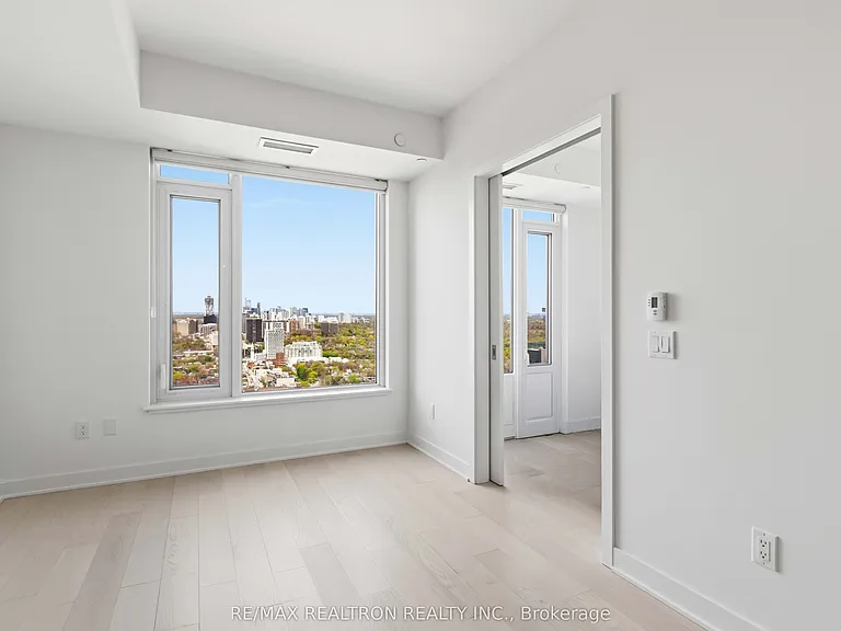 11 Yorkville Ave #3403 — Photo 11