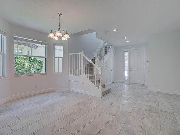5th image of 209 Diamante Way