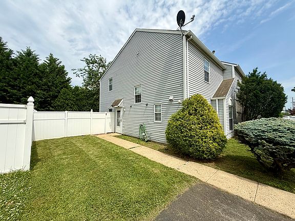 3rd image of 2091 Red Lion Rd #A