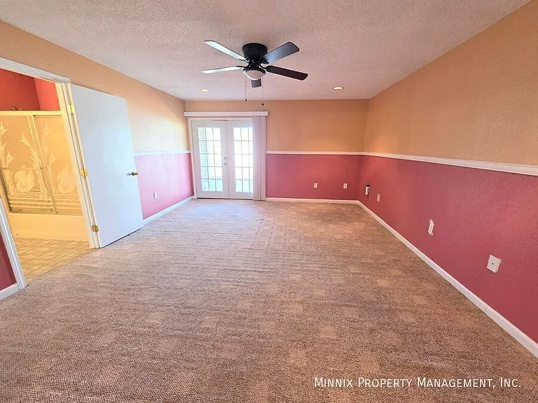 1325 E Cowden Ave — Photo 13