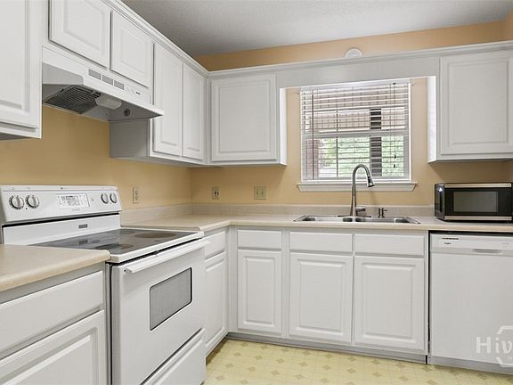 5th image of 211 Edgewater Rd APT 40