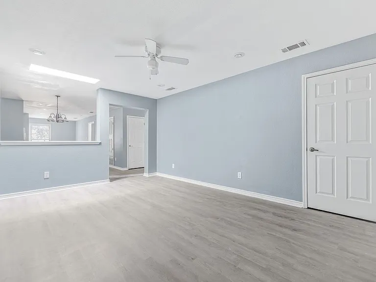 805 N Main St #104 — Photo 31