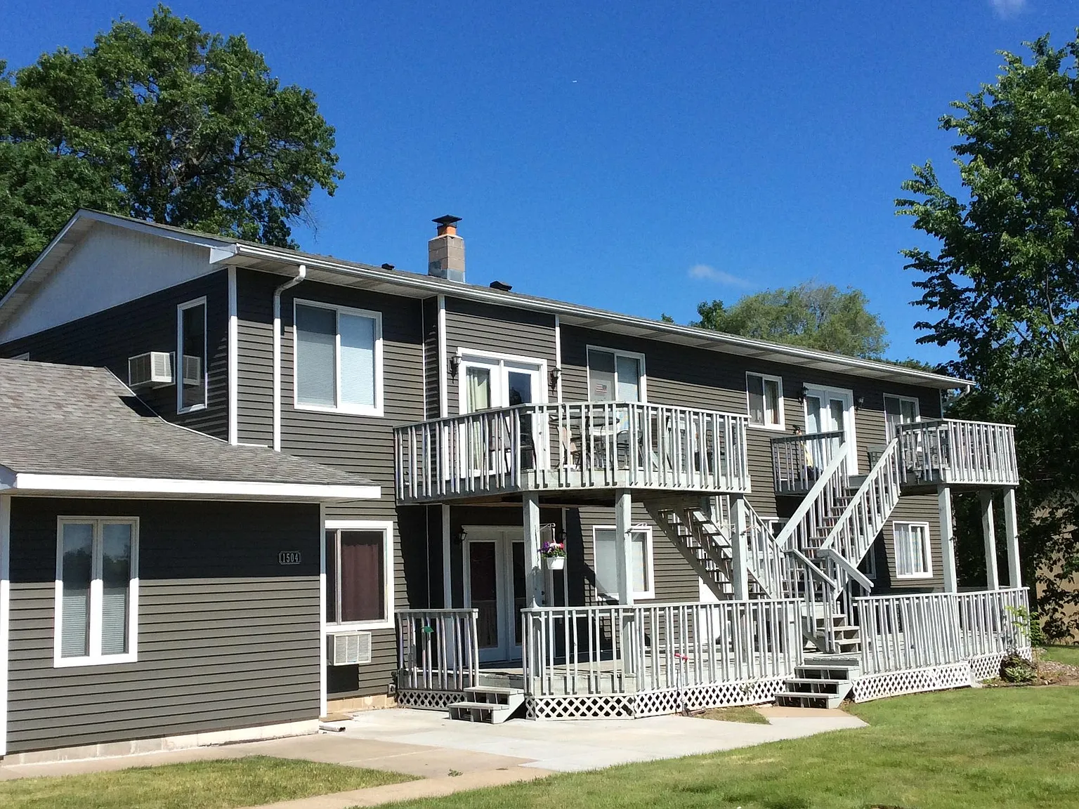 3 bed, 1161 sqft, $1,600 — Photo 1