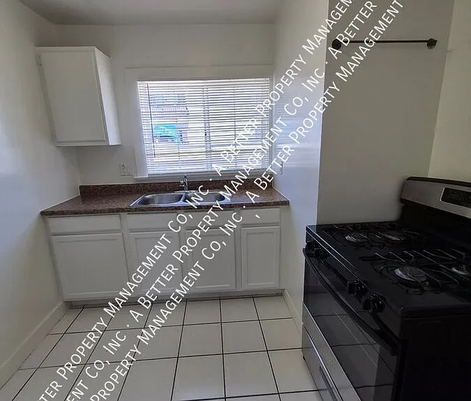 1144 Gladys Ave — Photo 6