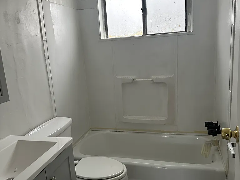 Silverlake Apartments — Photo 10