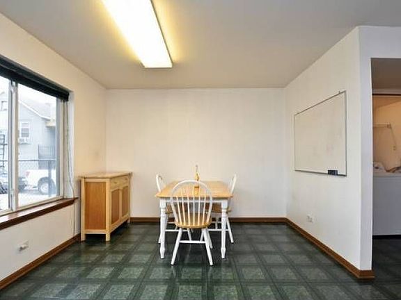 Kitchen Eating Area