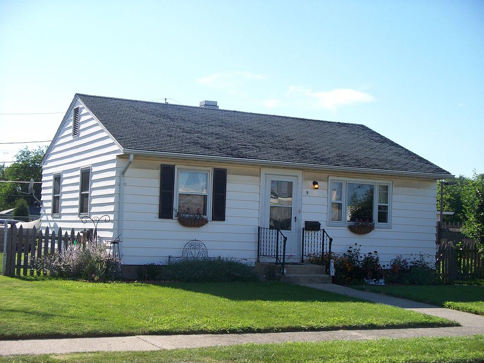 Exterior of 9 Salem Drive