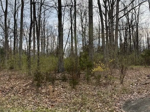 2327 Buckingham Dr, North Vernon, IN 47265