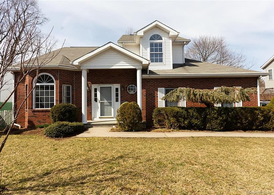 1st image of 534 Newfield Ave