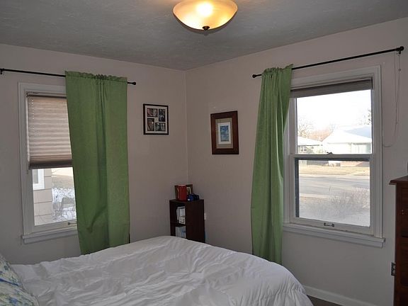 4th image of 107 Mary Ave