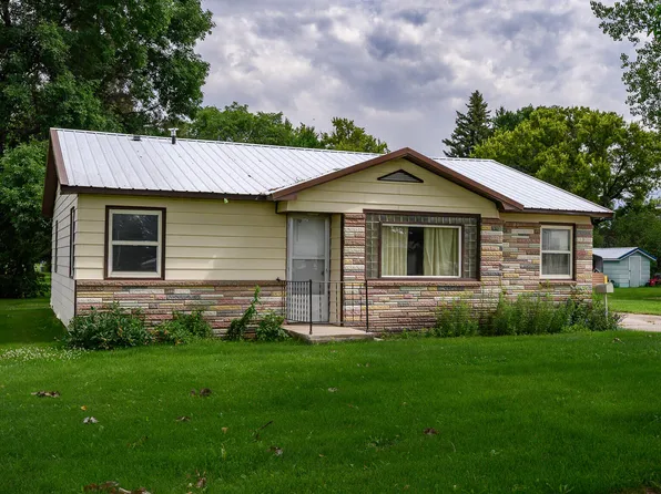 516 W Hickory Ave, Linton, ND 58552