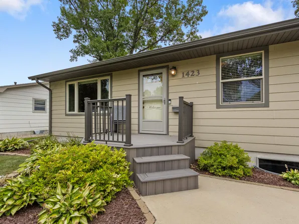 1423 S 6th St, Aberdeen, SD 57401