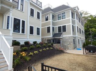 167 Poplar St APT 2B, Boston, MA 02131