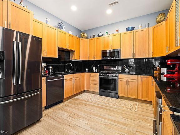 4th image of 12701 Larchmere Blvd APT 2A